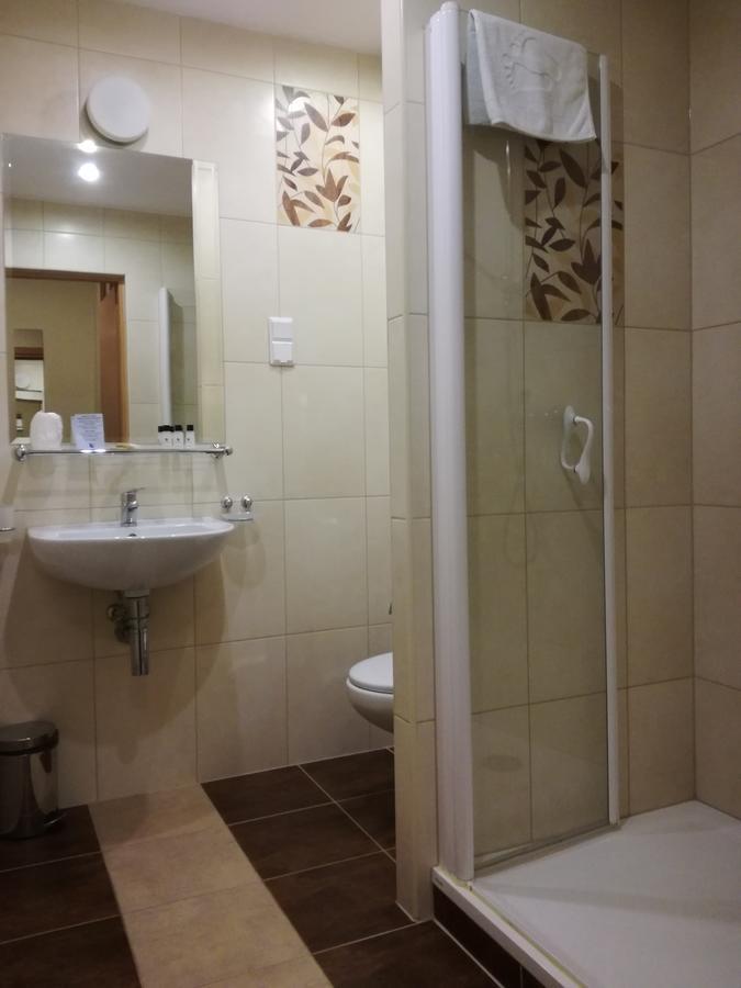 Hotel Jaskolka 乌斯特龙 外观 照片