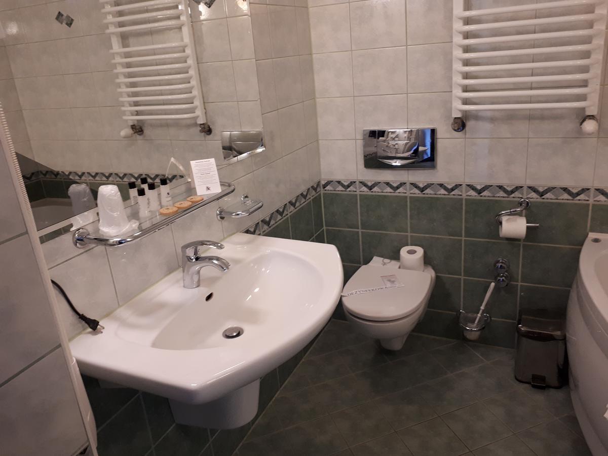 Hotel Jaskolka 乌斯特龙 外观 照片