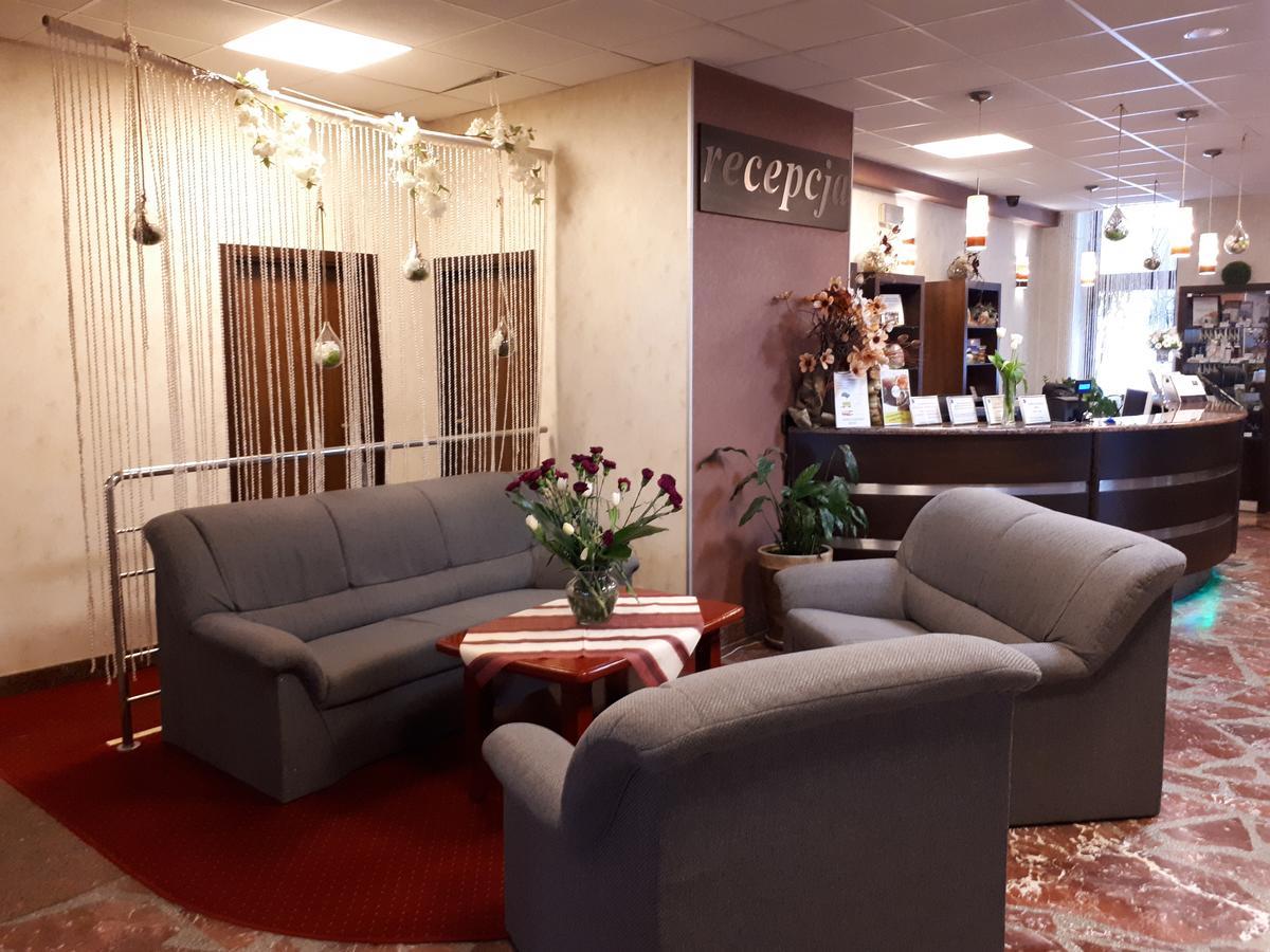 Hotel Jaskolka 乌斯特龙 外观 照片