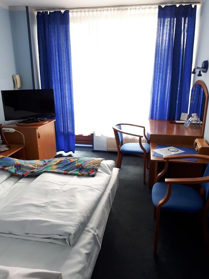 Hotel Jaskolka 乌斯特龙 外观 照片