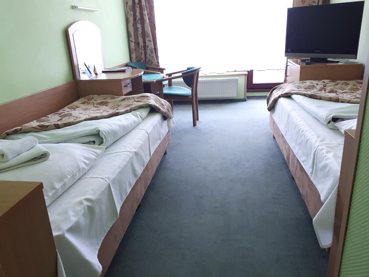 Hotel Jaskolka 乌斯特龙 外观 照片