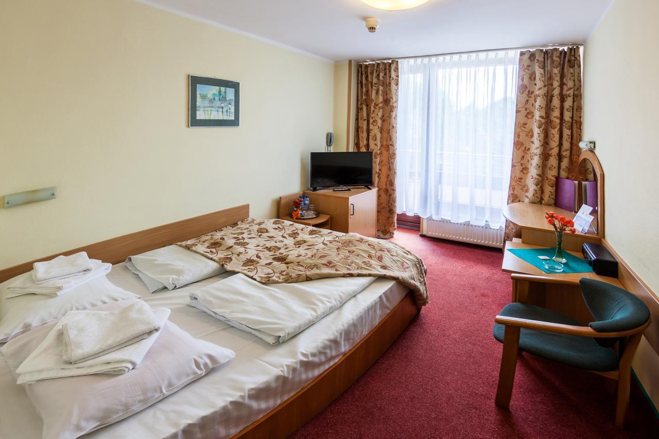 Hotel Jaskolka 乌斯特龙 外观 照片