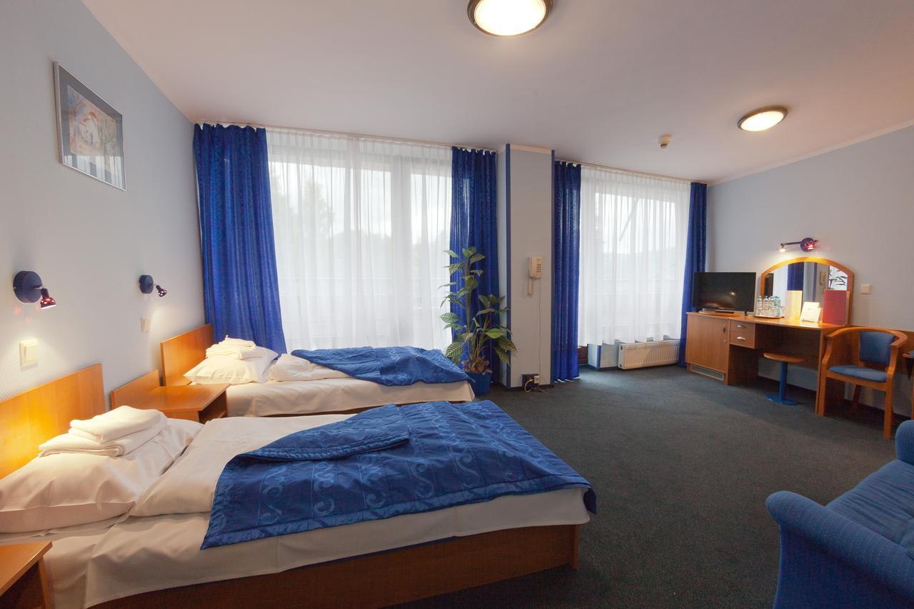 Hotel Jaskolka 乌斯特龙 外观 照片