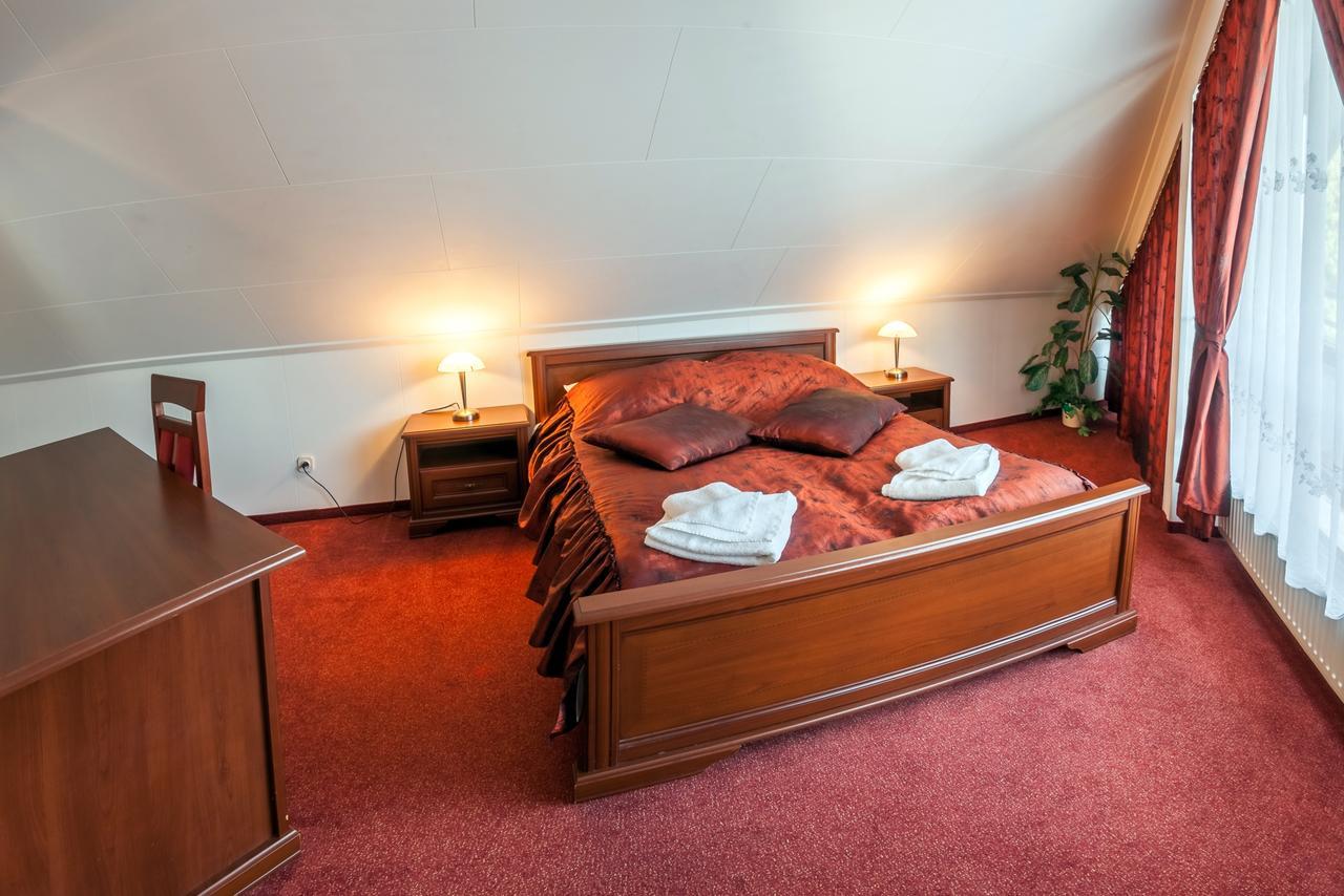Hotel Jaskolka 乌斯特龙 外观 照片
