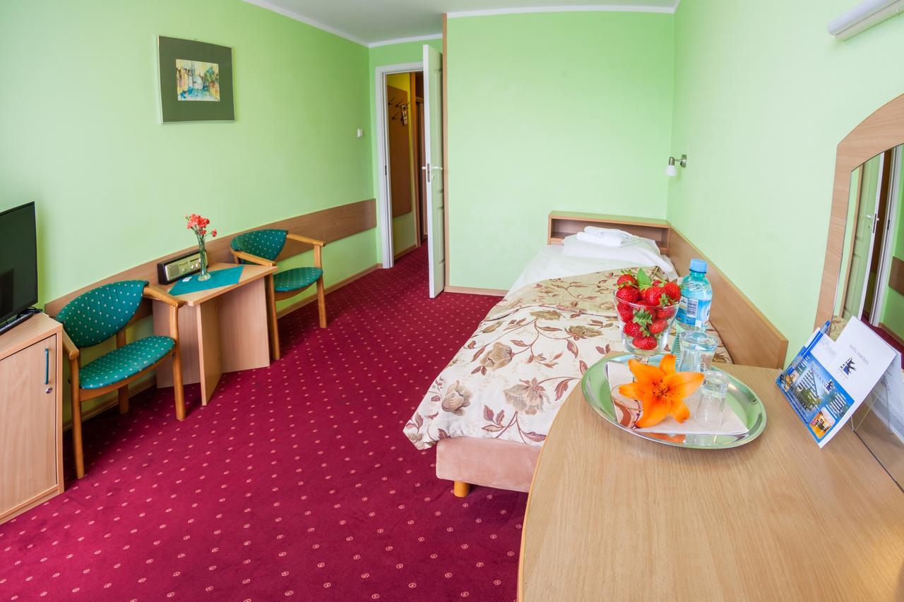 Hotel Jaskolka 乌斯特龙 外观 照片