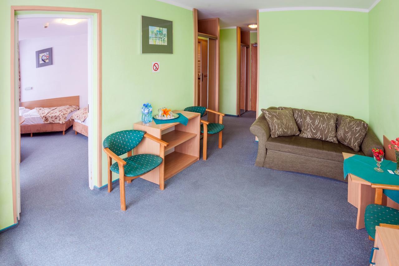 Hotel Jaskolka 乌斯特龙 外观 照片