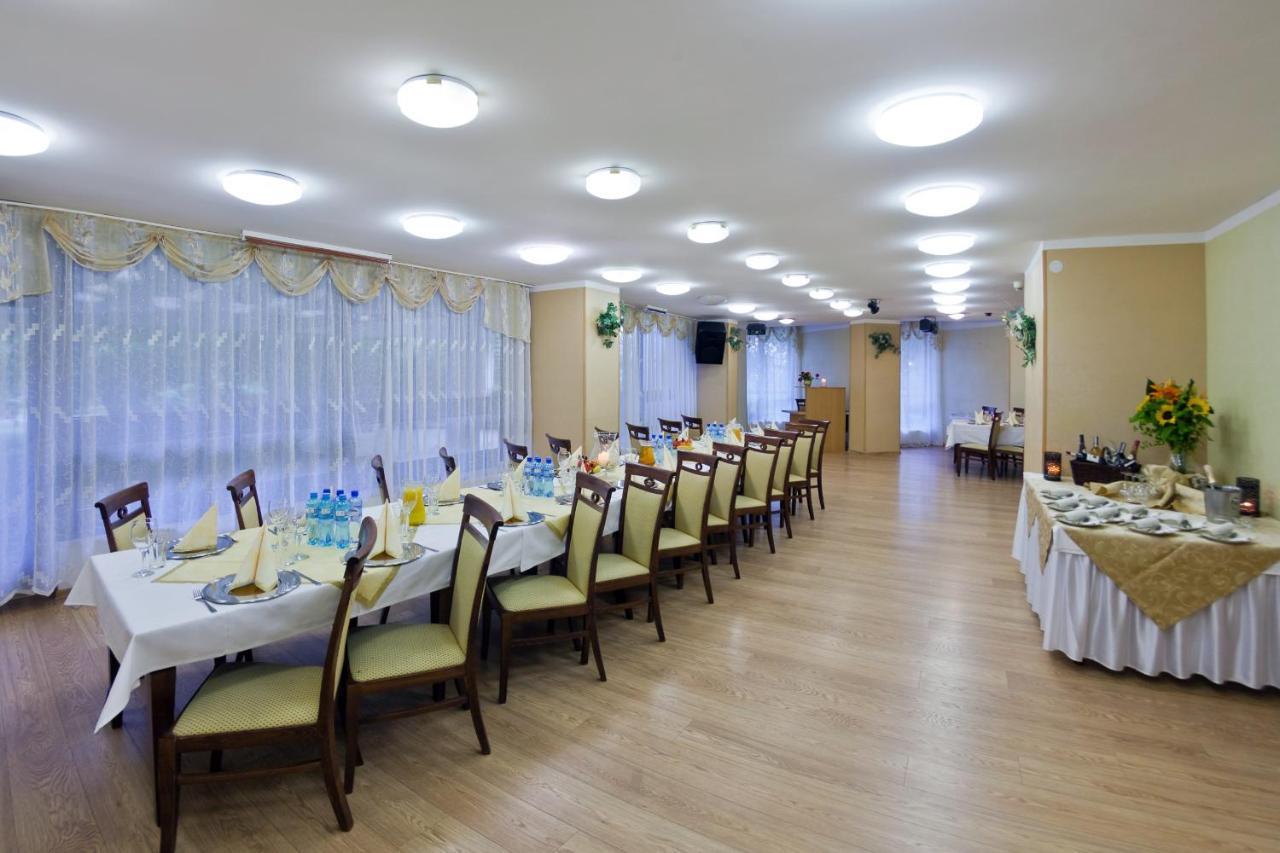 Hotel Jaskolka 乌斯特龙 外观 照片